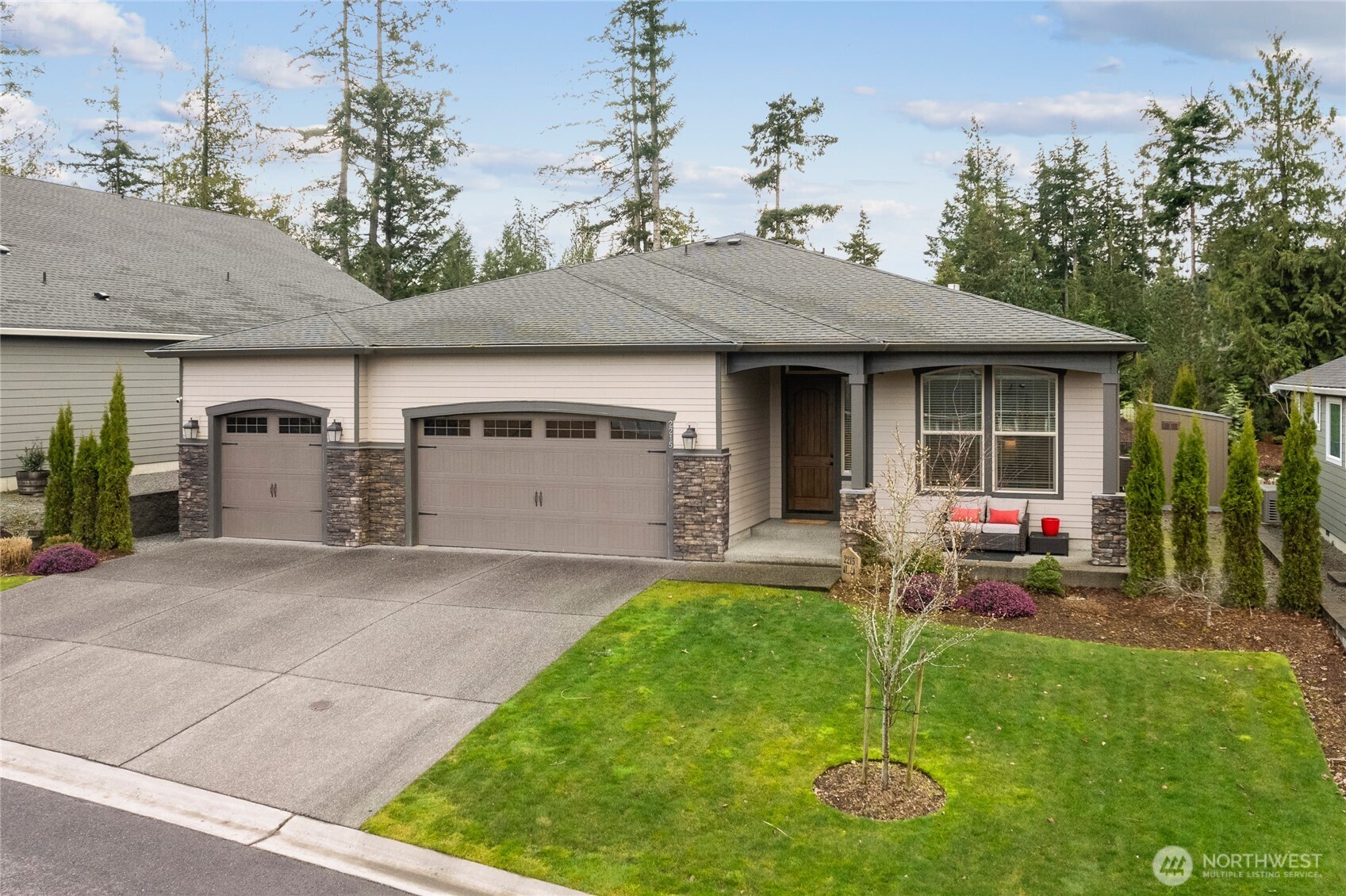 2215 Donnegal Circle Property Photo 1