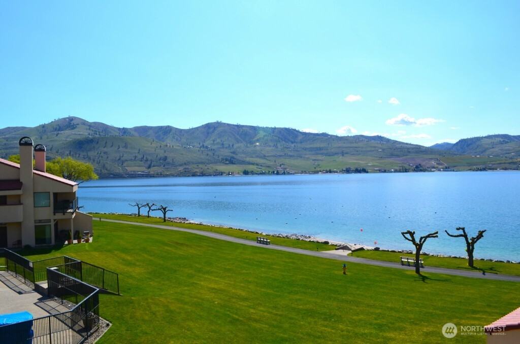100 Lake Chelan Shores Drive 17-8j Property Photo