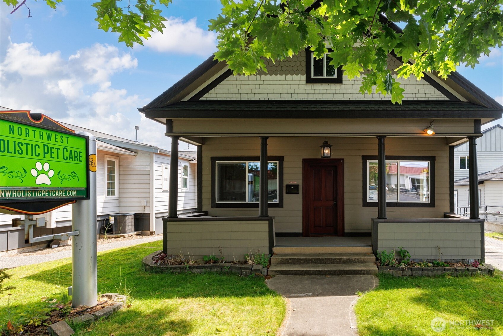 2122 James Street Property Photo