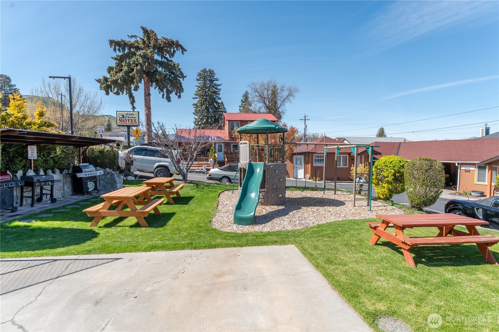 2044 W Woodin Avenue Property Photo 16