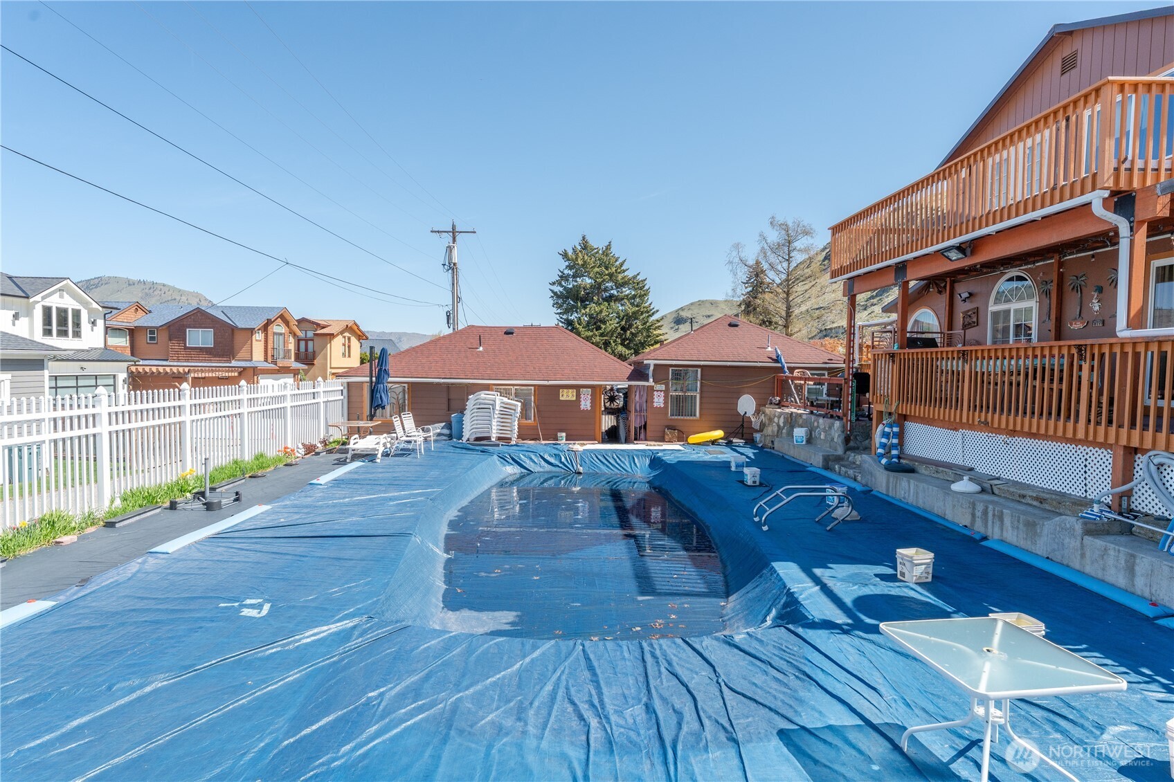 2044 W Woodin Avenue Property Photo 17