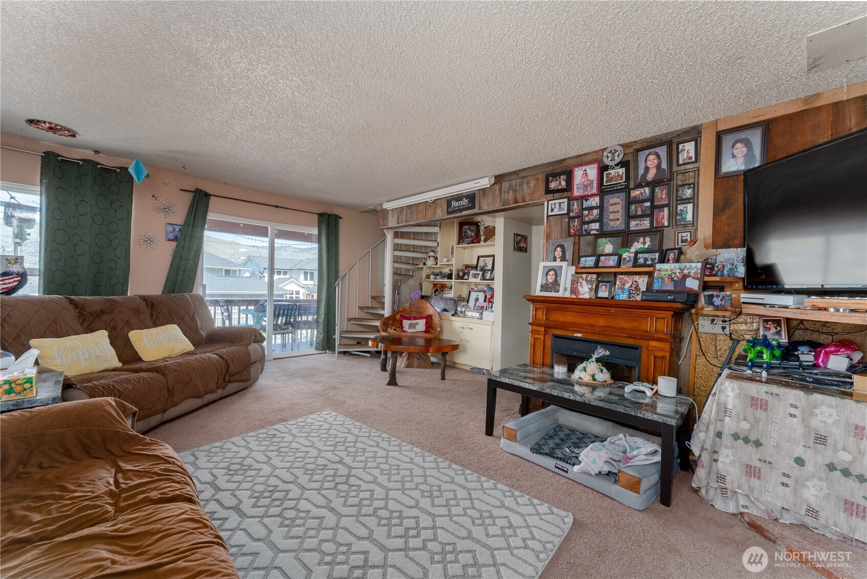 2044 W Woodin Avenue Property Photo 21