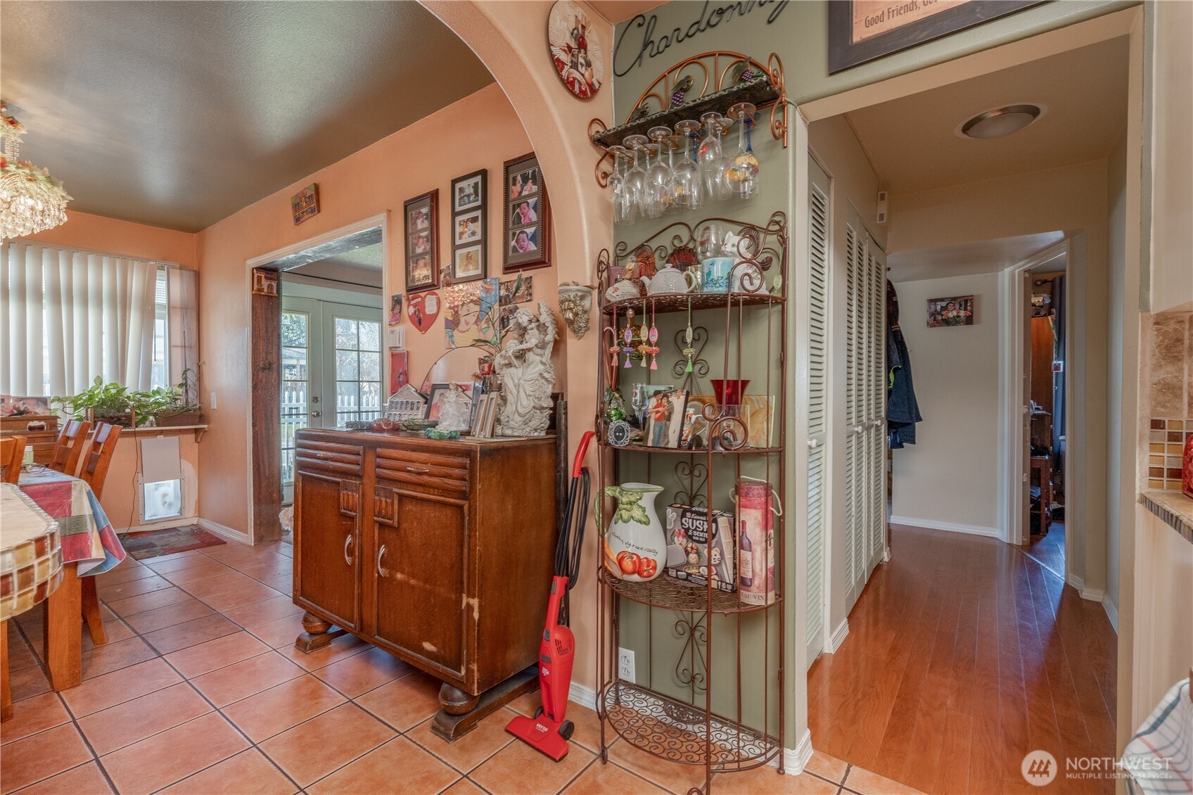2044 W Woodin Avenue Property Photo 25
