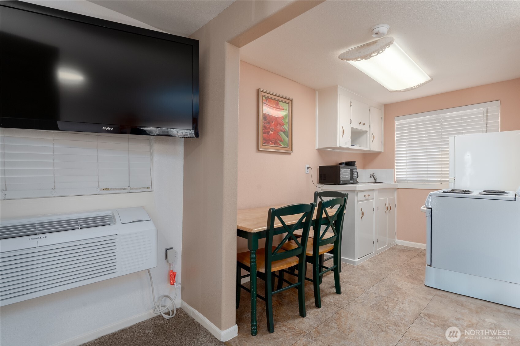 2044 W Woodin Avenue Property Photo 28