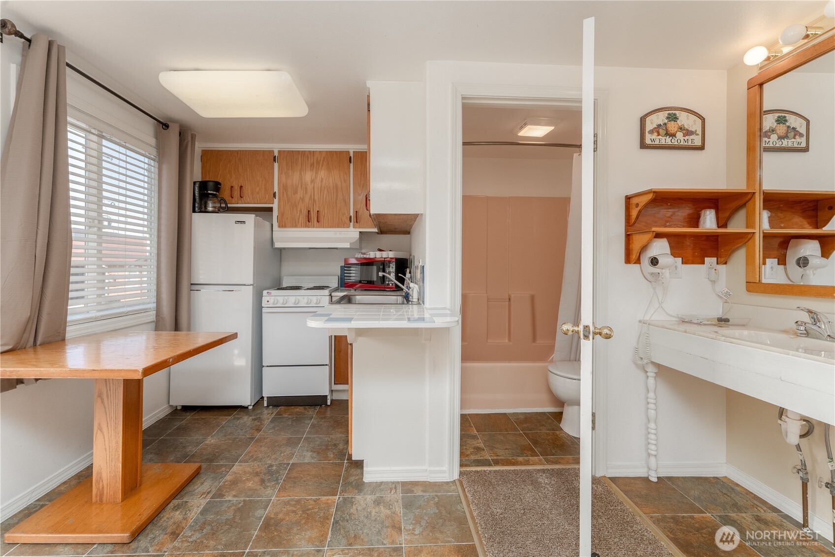 2044 W Woodin Avenue Property Photo 31