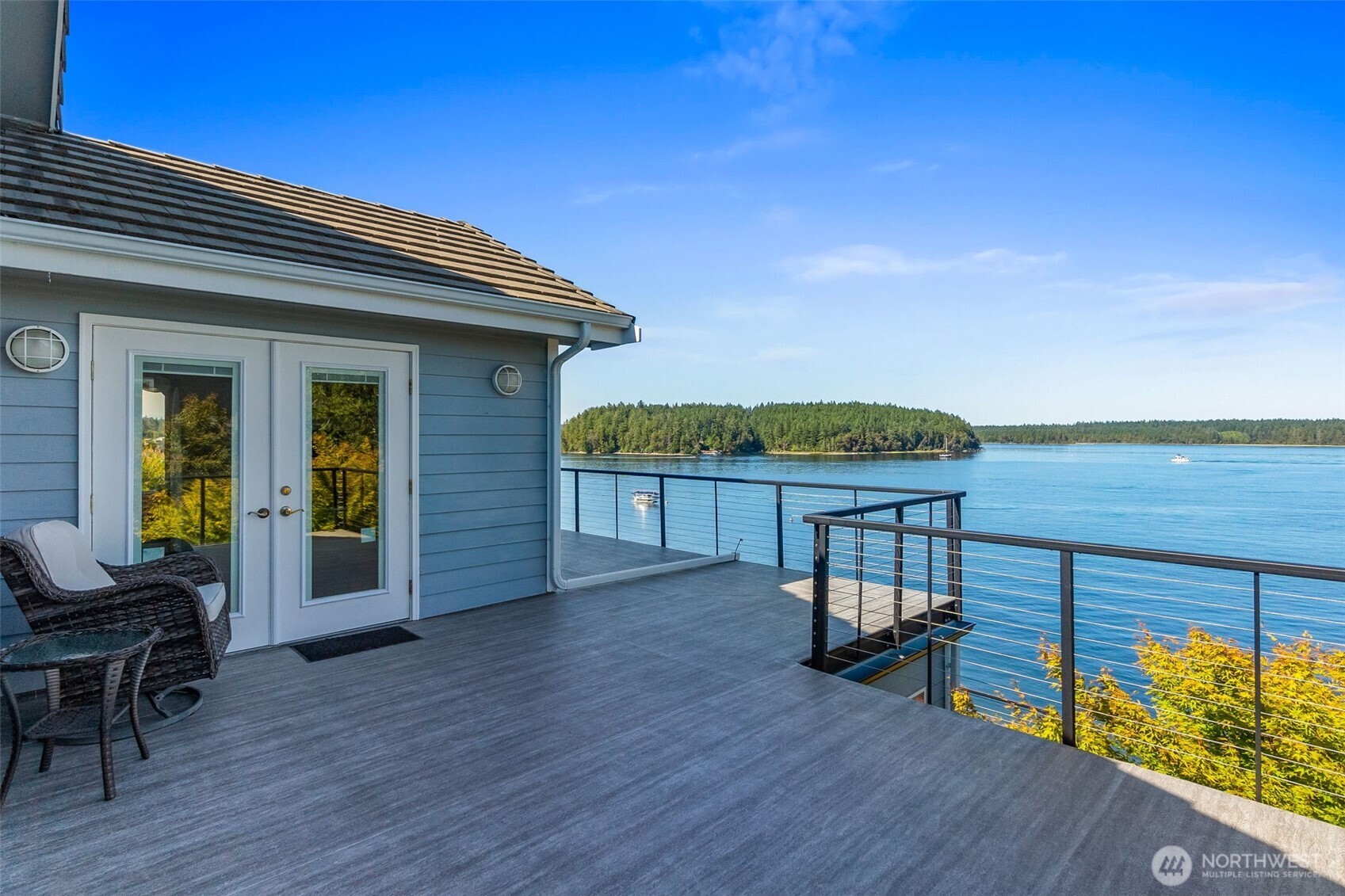 2406 Island Drive Property Photo 1