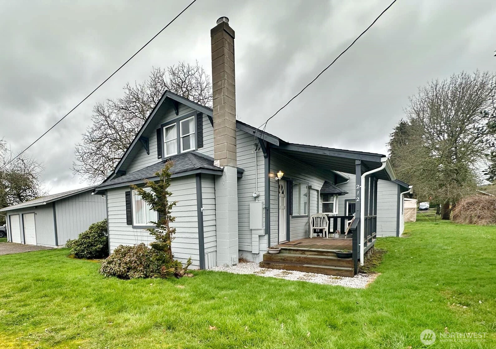 212 Laurel Street Property Photo