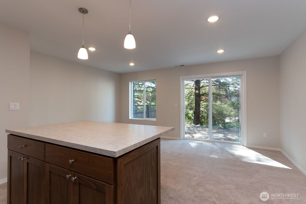 105 E C Street Property Photo 5