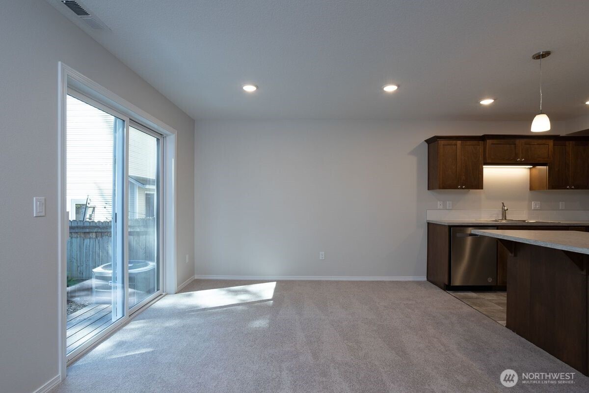 105 E C Street Property Photo 6
