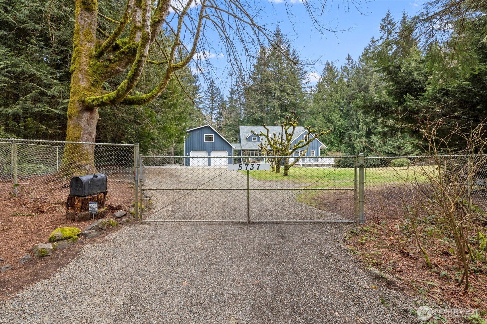 5737 Ne Saratoga Court Property Photo