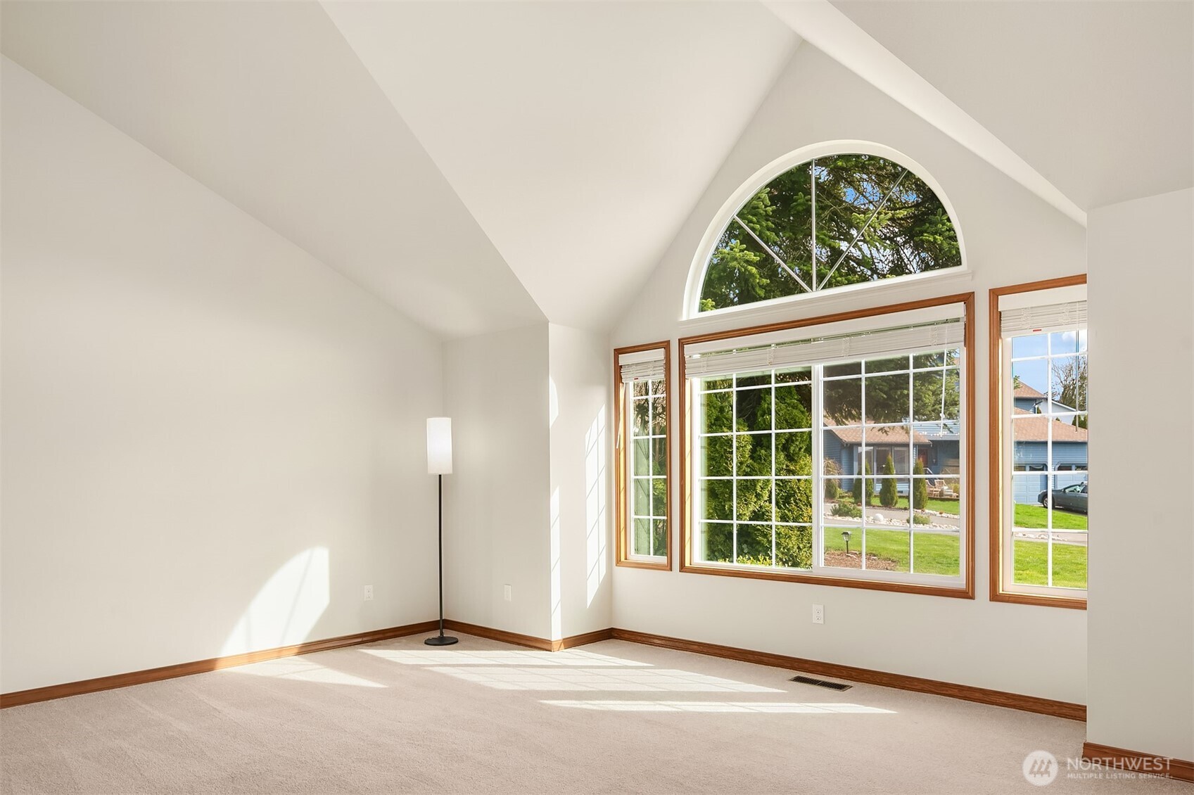 2223 Field Avenue Property Photo 4
