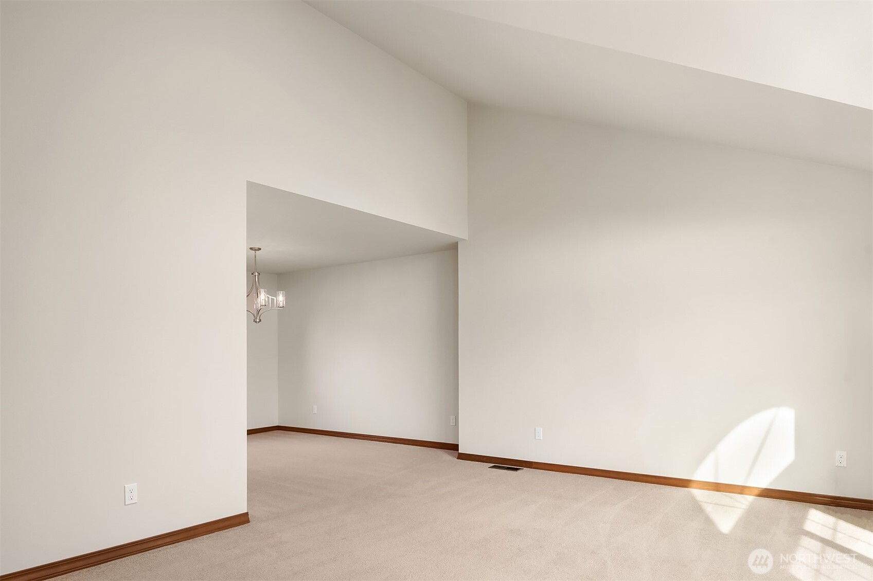 2223 Field Avenue Property Photo 5