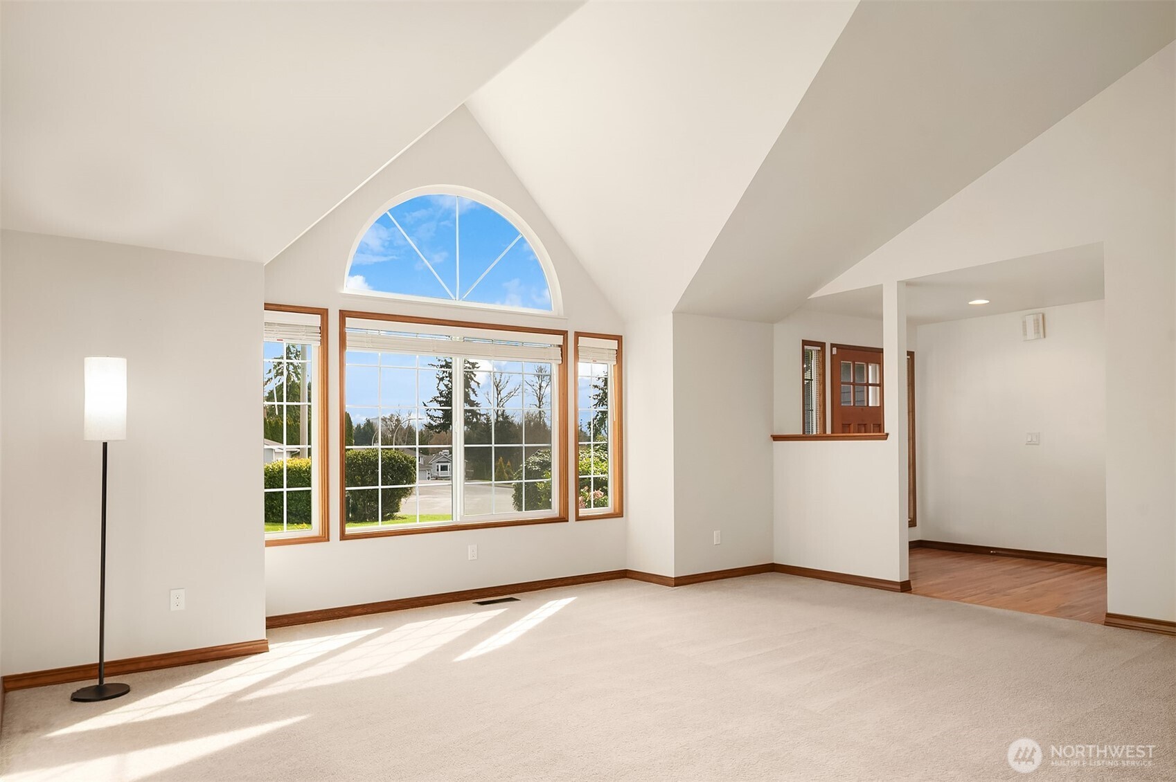 2223 Field Avenue Property Photo 6