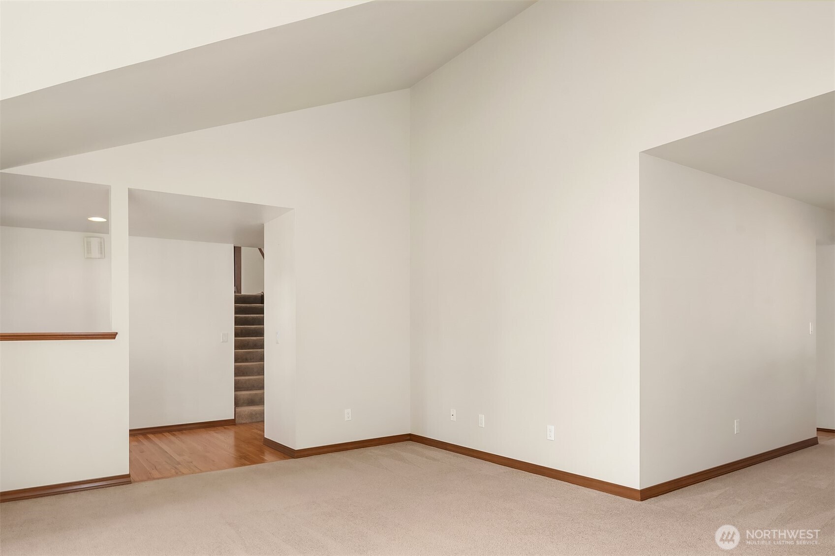 2223 Field Avenue Property Photo 7