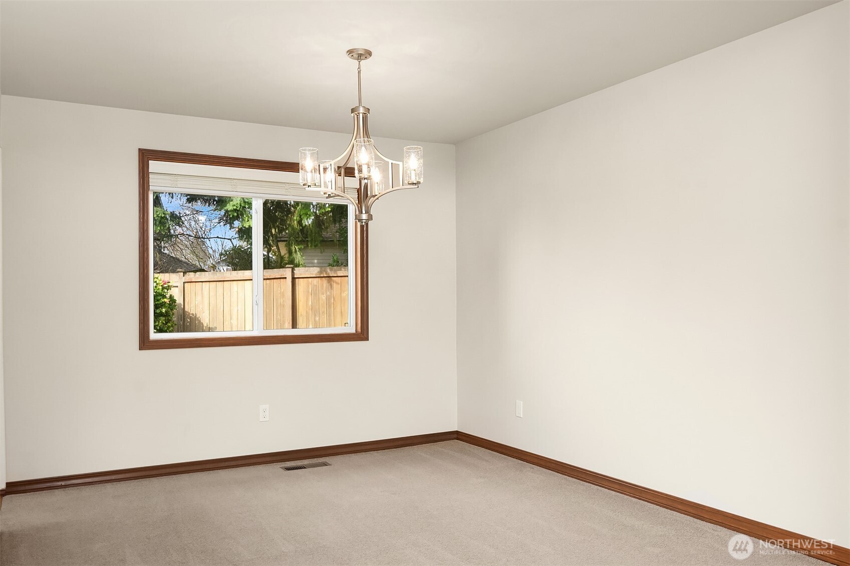 2223 Field Avenue Property Photo 8