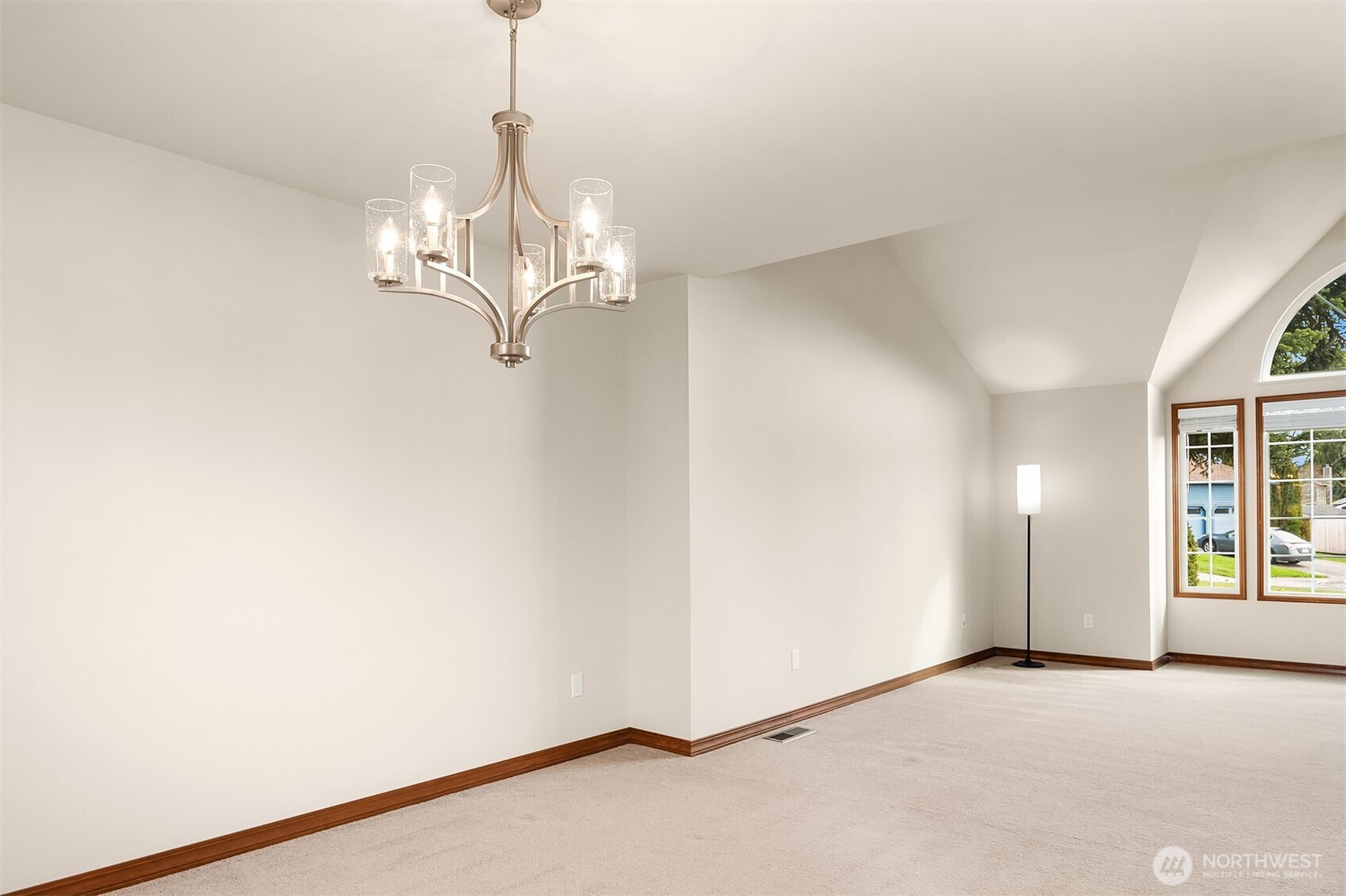2223 Field Avenue Property Photo 9