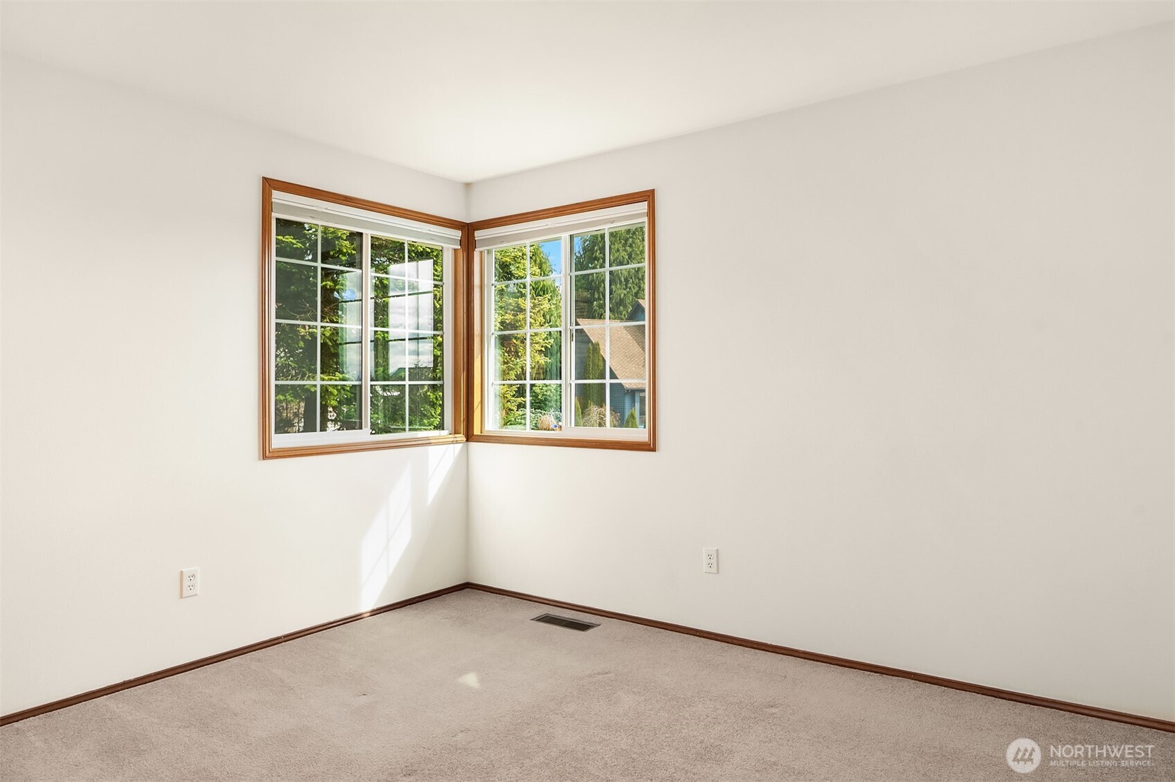 2223 Field Avenue Property Photo 23
