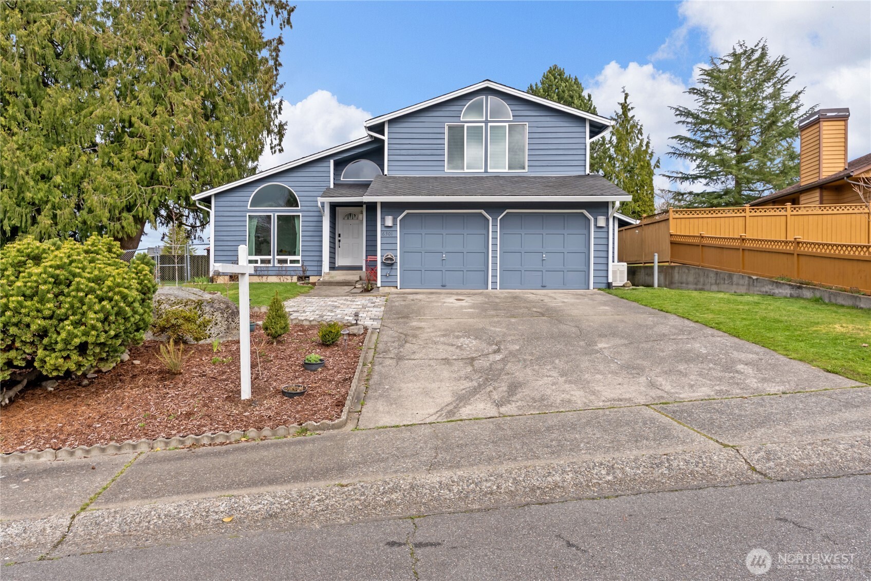 Chinook Elementary Real Estate Listings Main Image