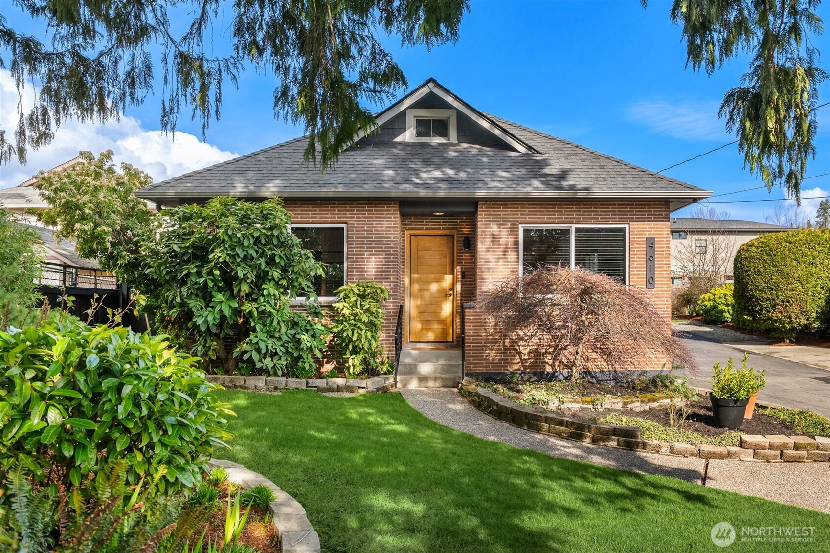 4610 S Holly Street Property Photo