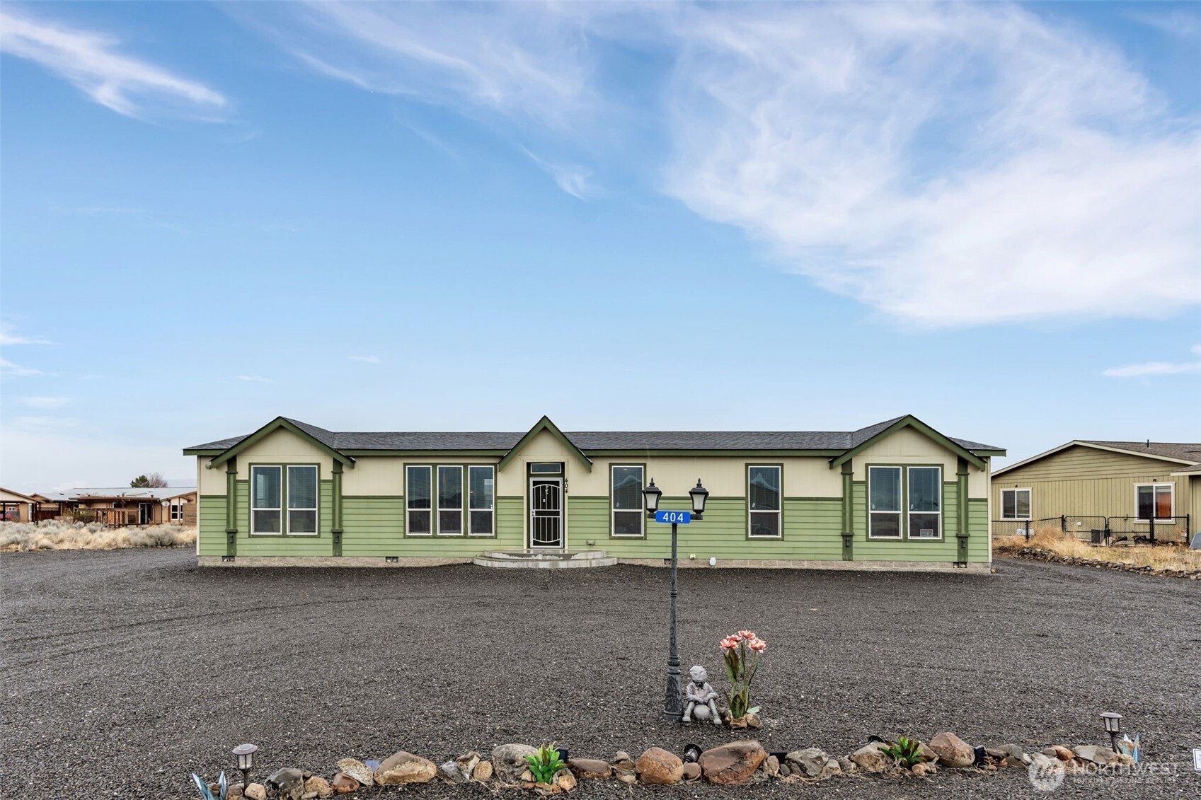 404 Airport Way Property Photo