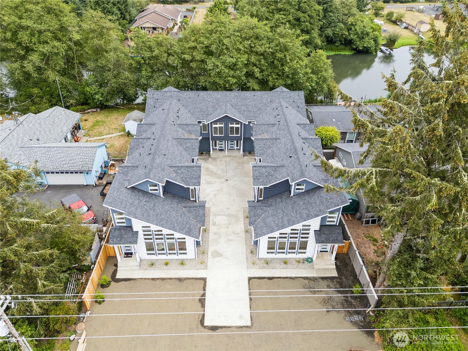 768 Point Brown Avenue Property Photo 3