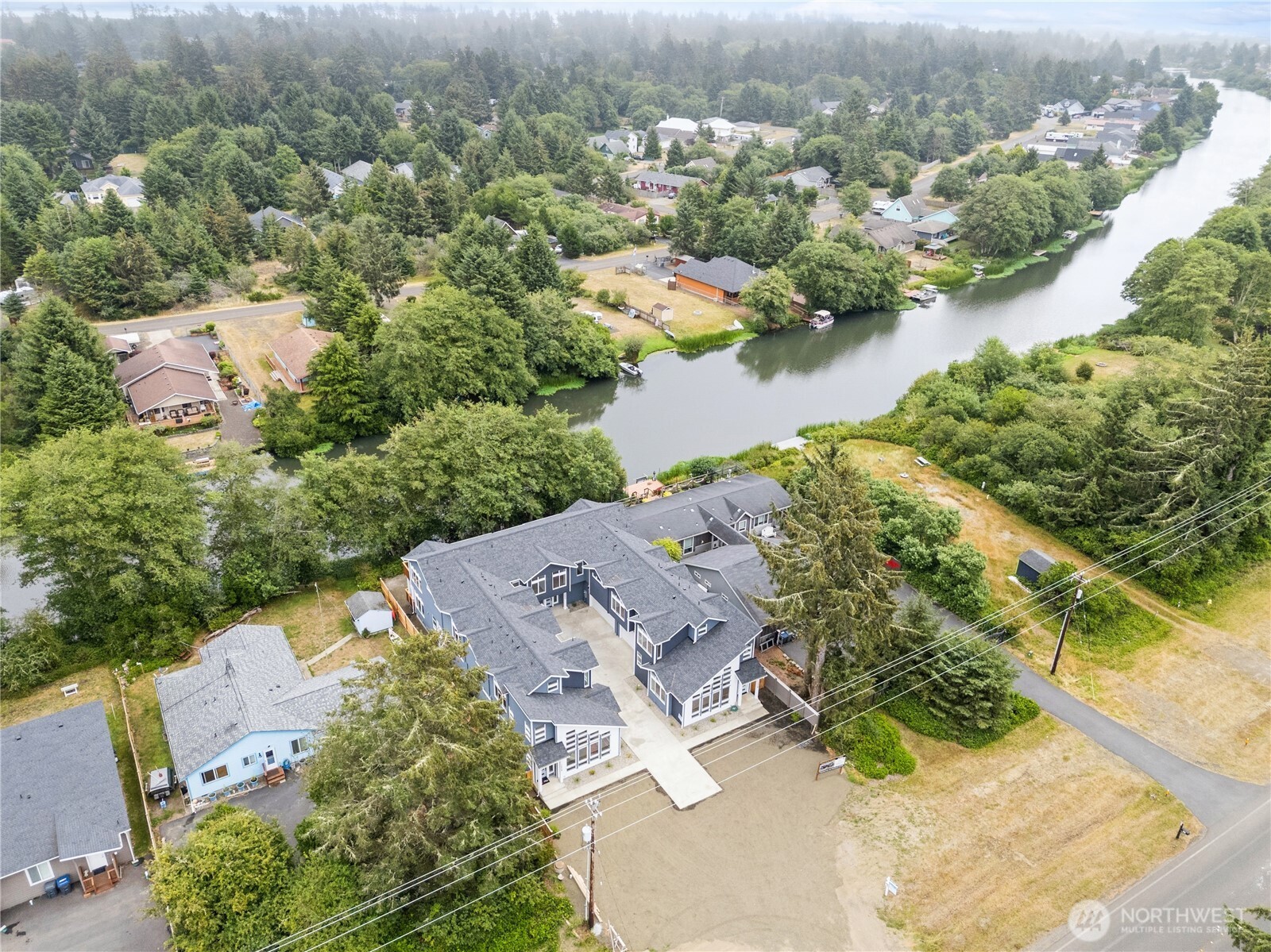 768 Point Brown Avenue Property Photo 4
