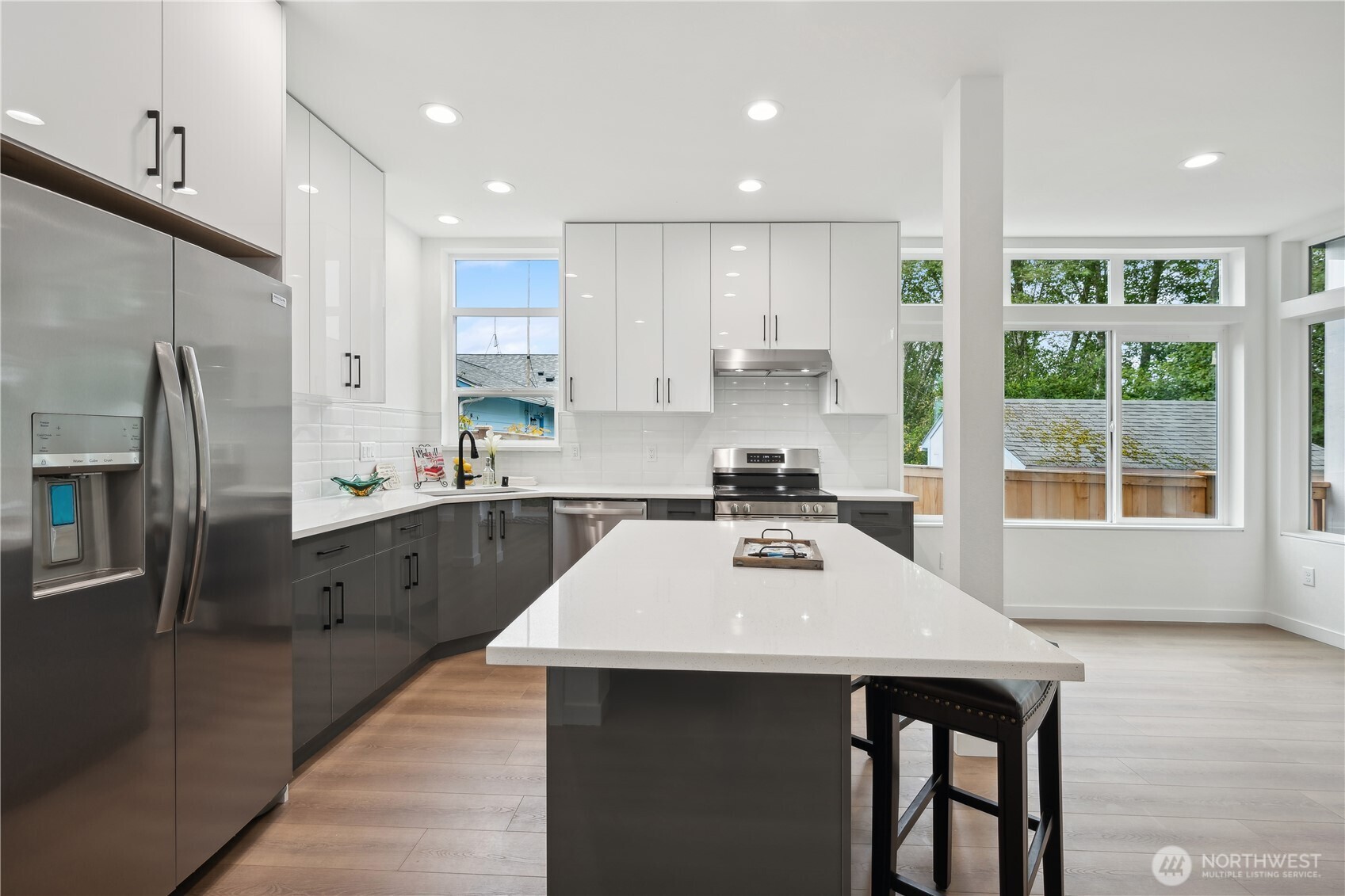 768 Point Brown Avenue Property Photo 8