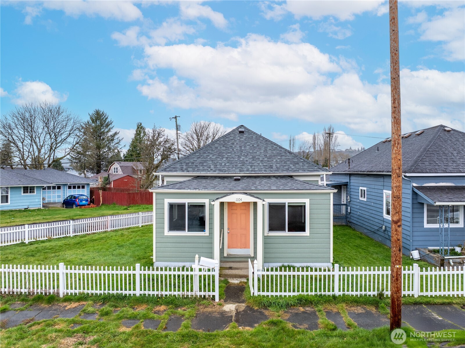 1104 W Market Property Photo
