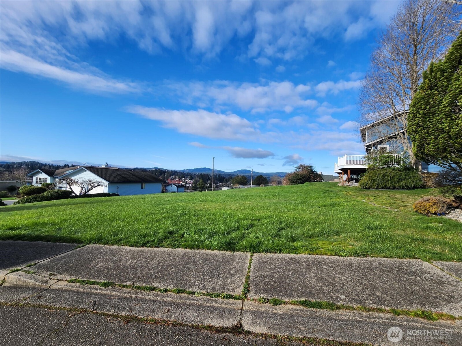 3023 Pawnee Drive Property Photo 2