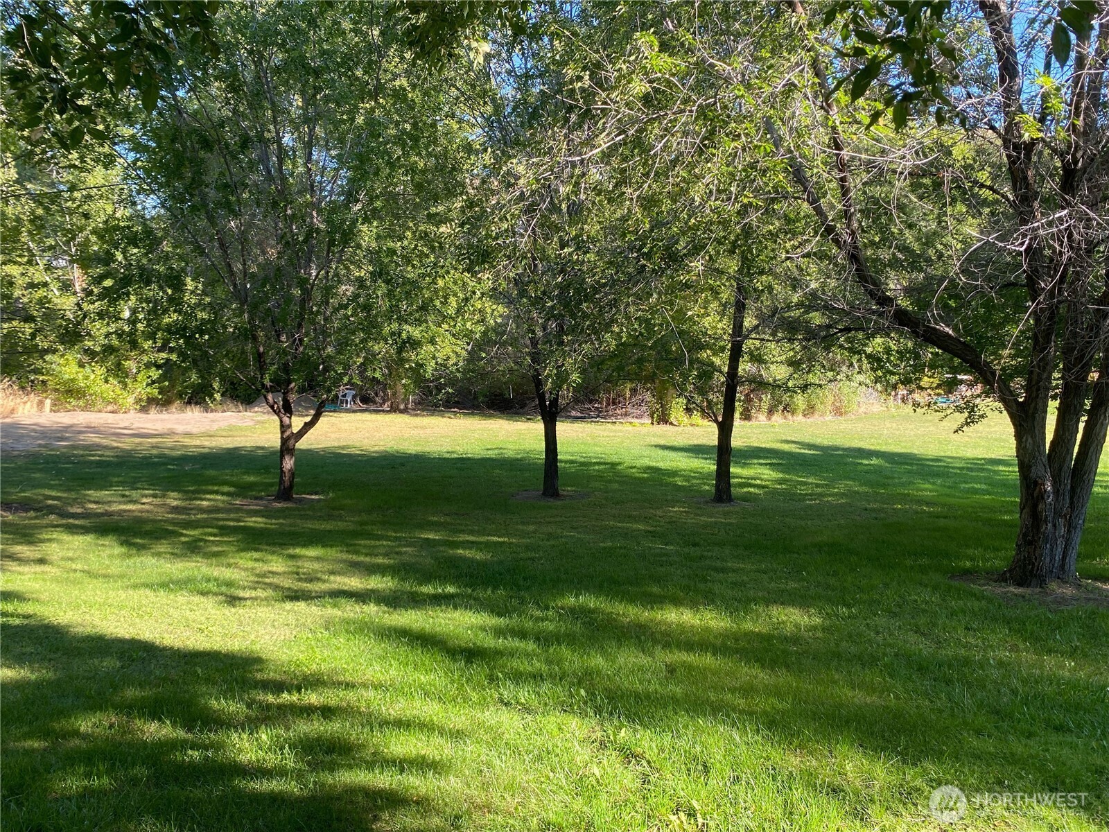 1811 Eastmont Avenue Property Photo 2