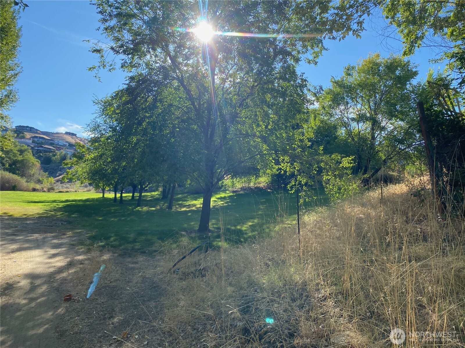 1811 Eastmont Avenue Property Photo 3