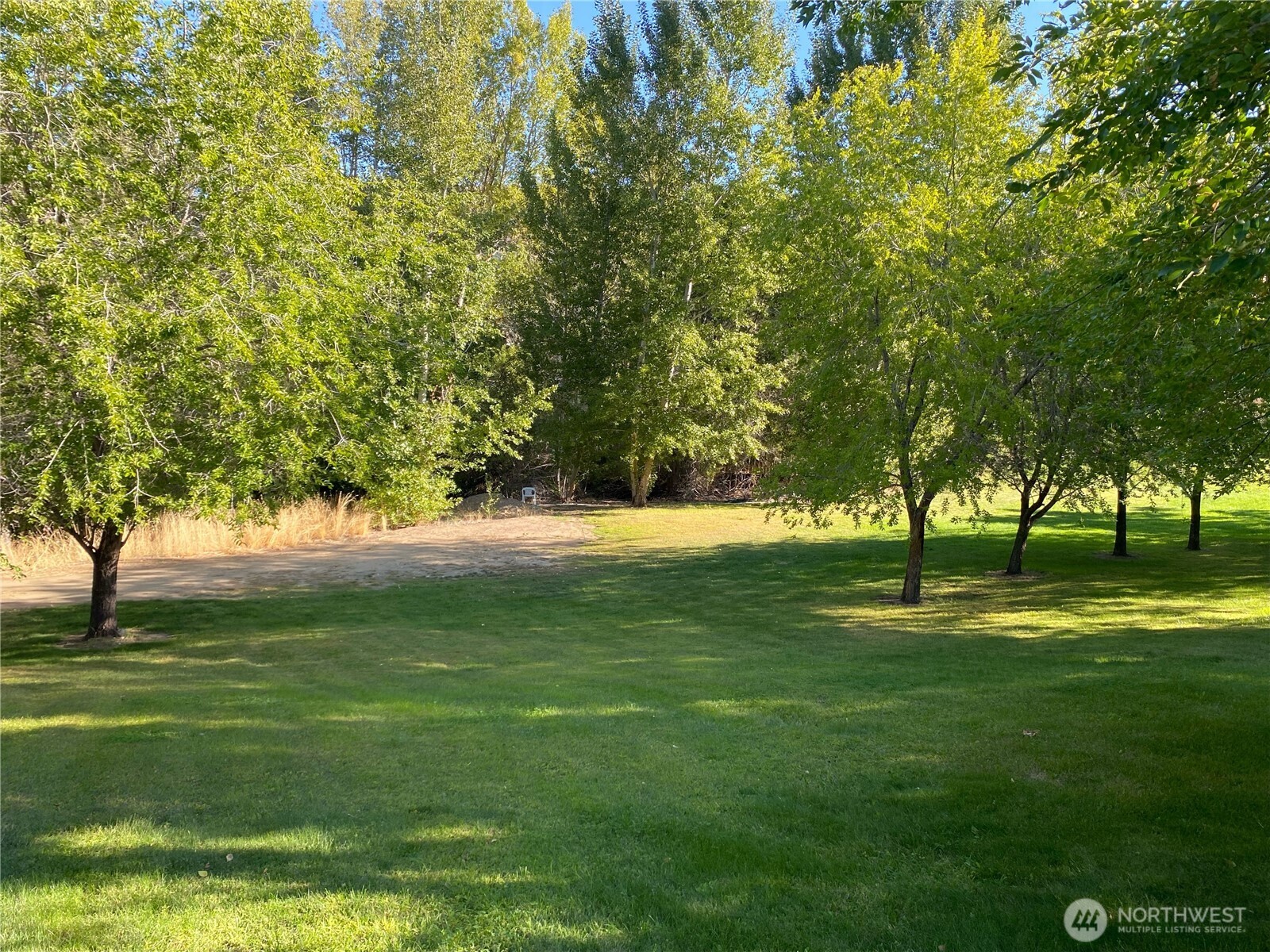 1811 Eastmont Avenue Property Photo 6