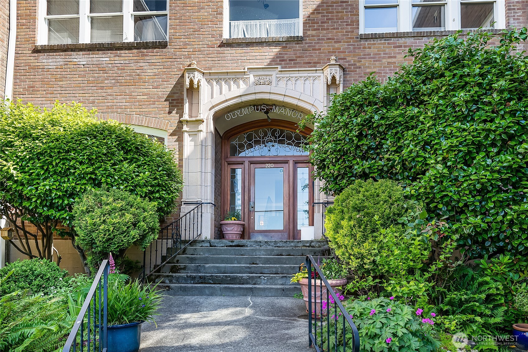 Center School Real Estate Listings Main Image