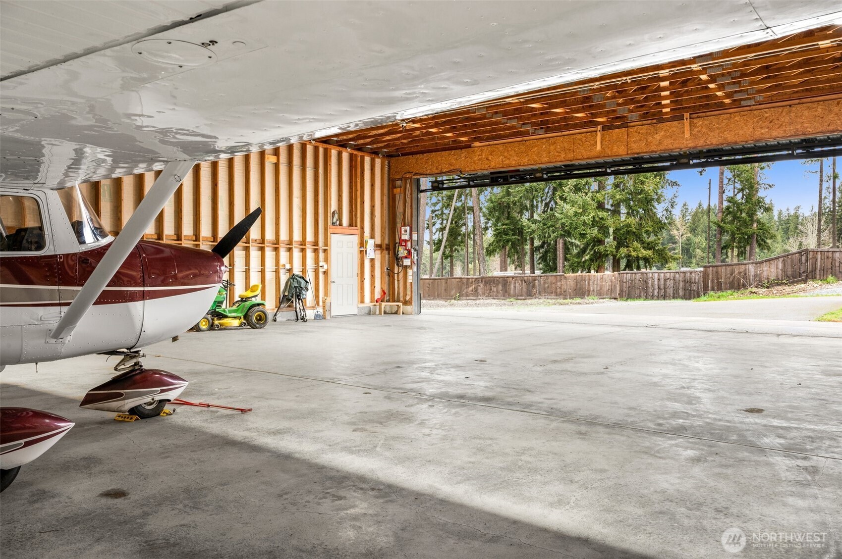 427 Jet Street Property Photo 5