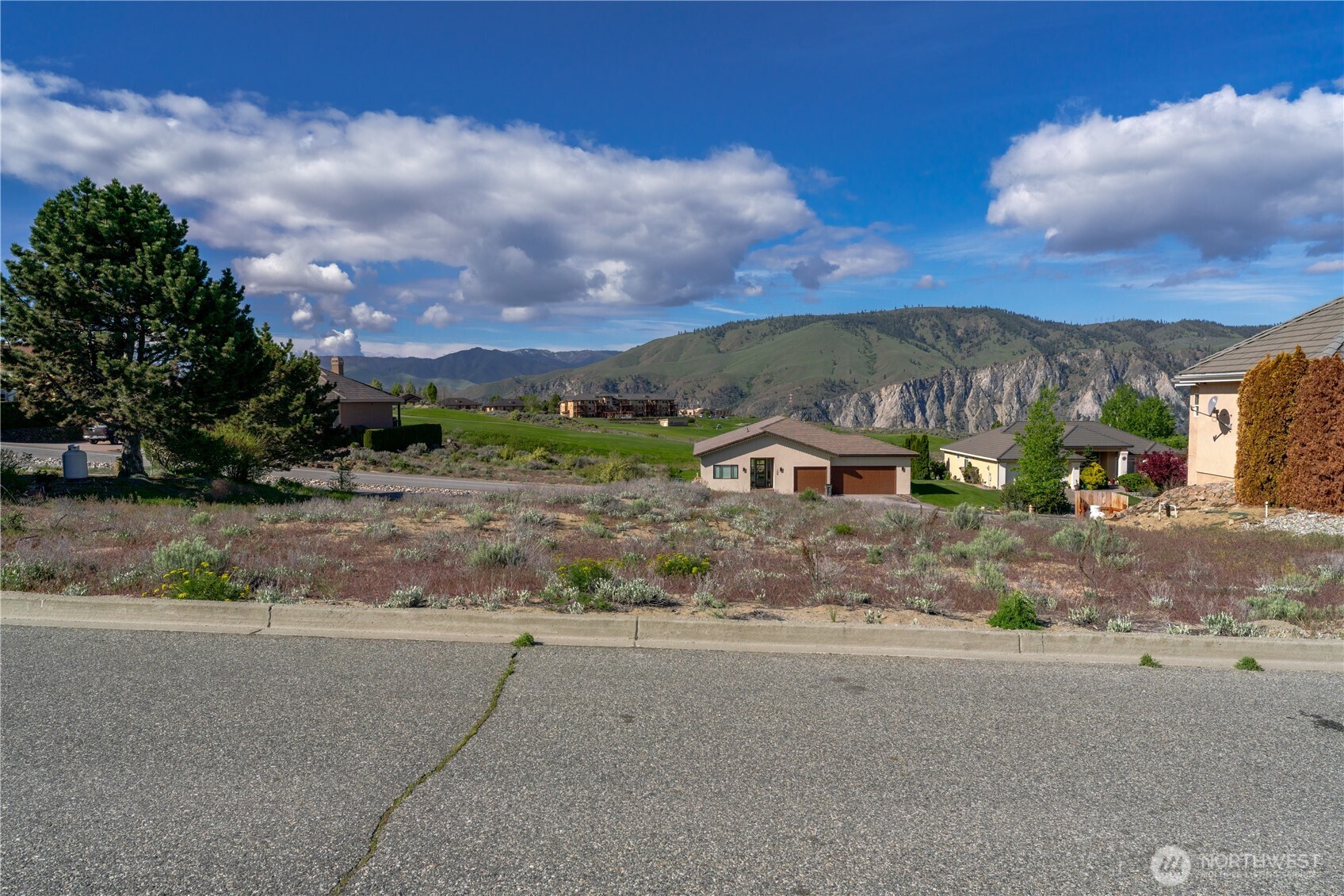 307 Desert View Place Property Photo 2