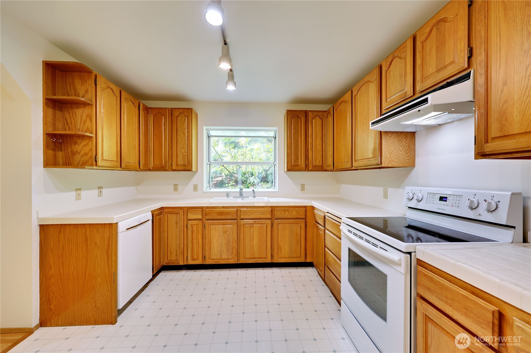 222 Foxfield Drive Property Photo 13