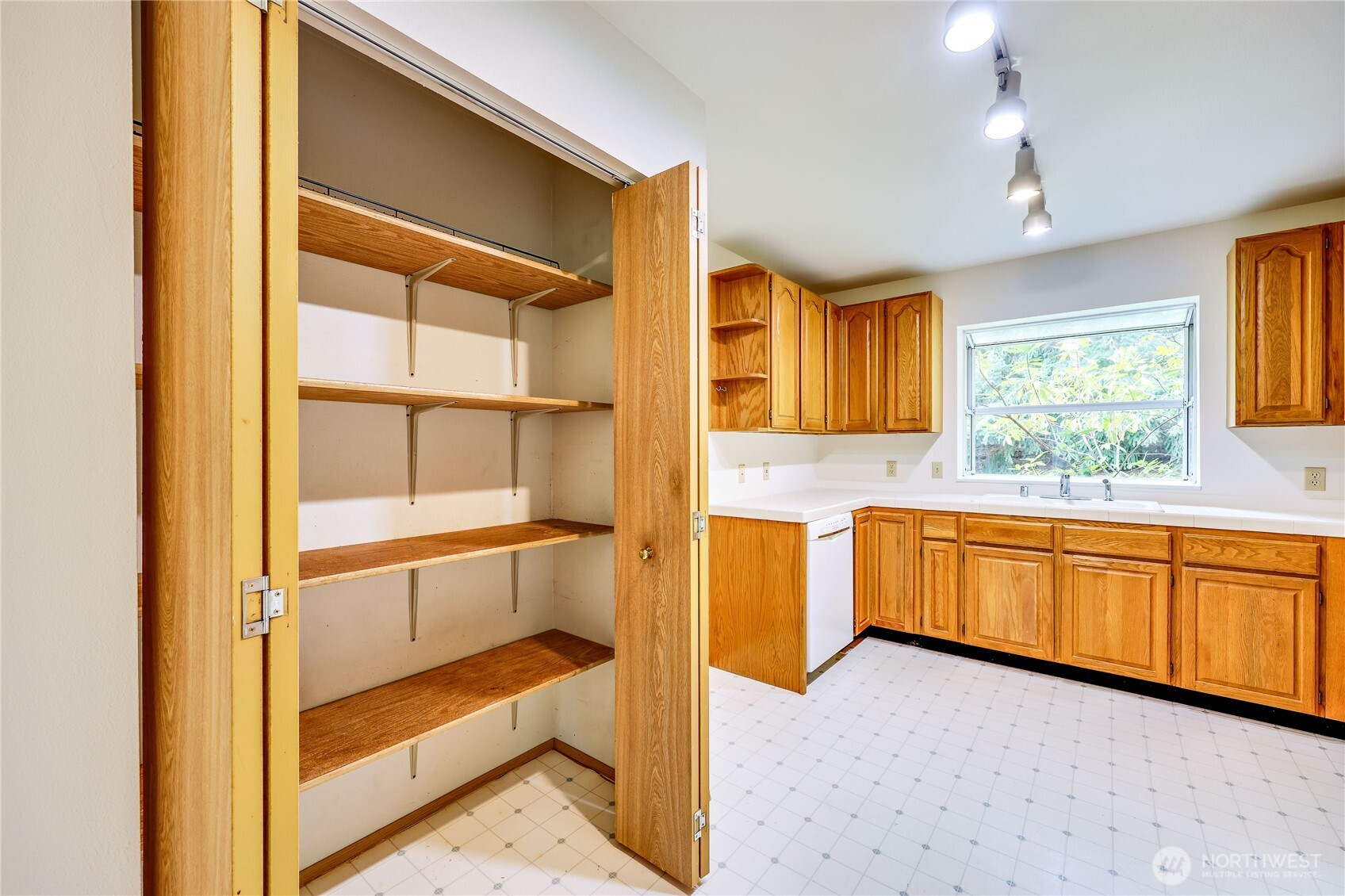 222 Foxfield Drive Property Photo 15
