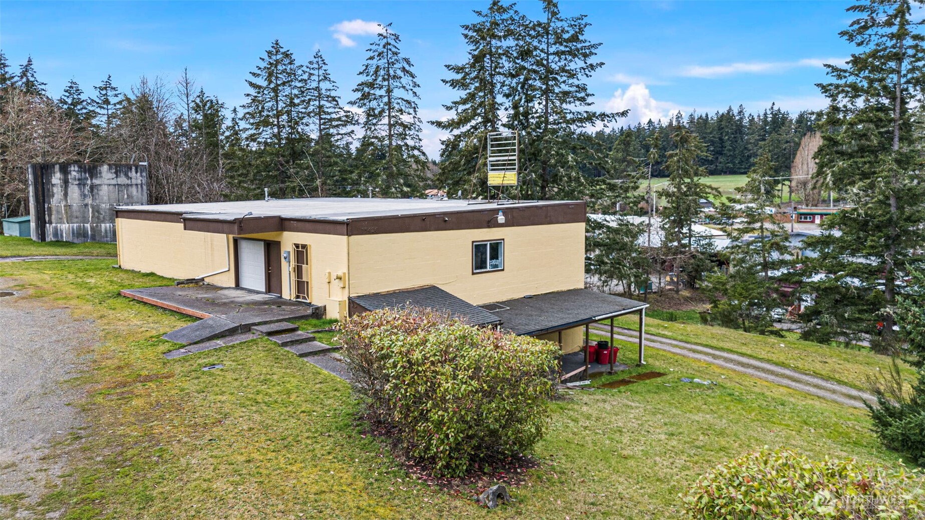 15420 92nd Street Property Photo 3