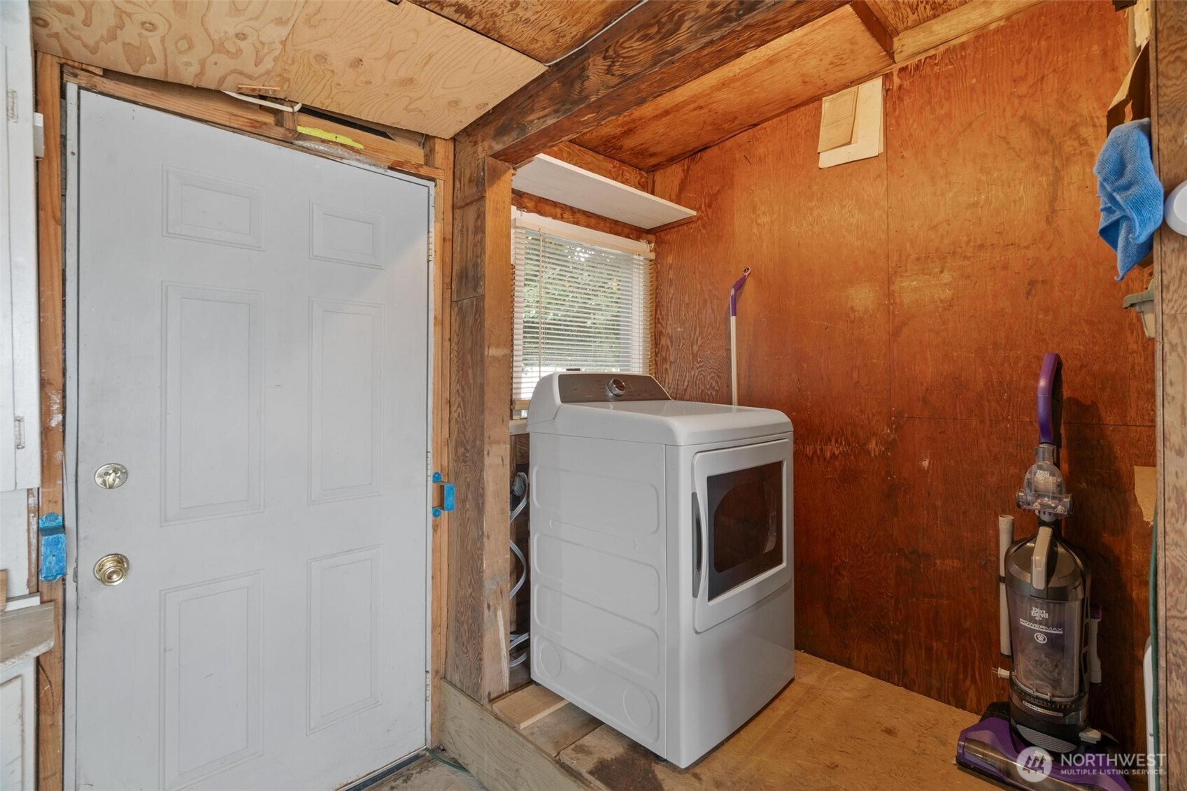 211 30th St Property Photo 21