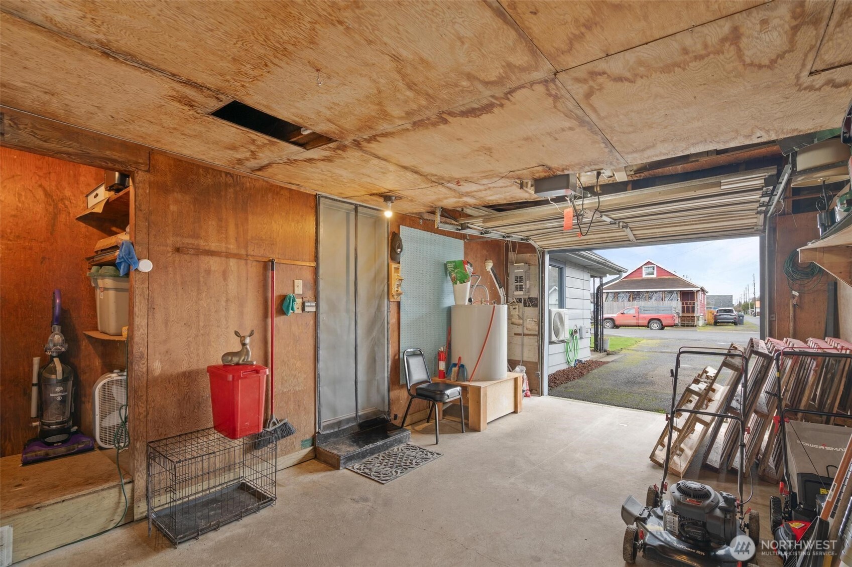 211 30th St Property Photo 23