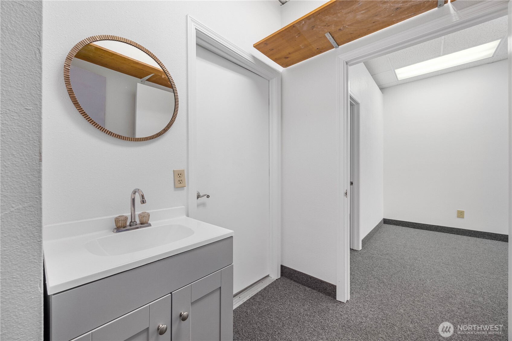 213 E Woodin Avenue A Property Photo 10