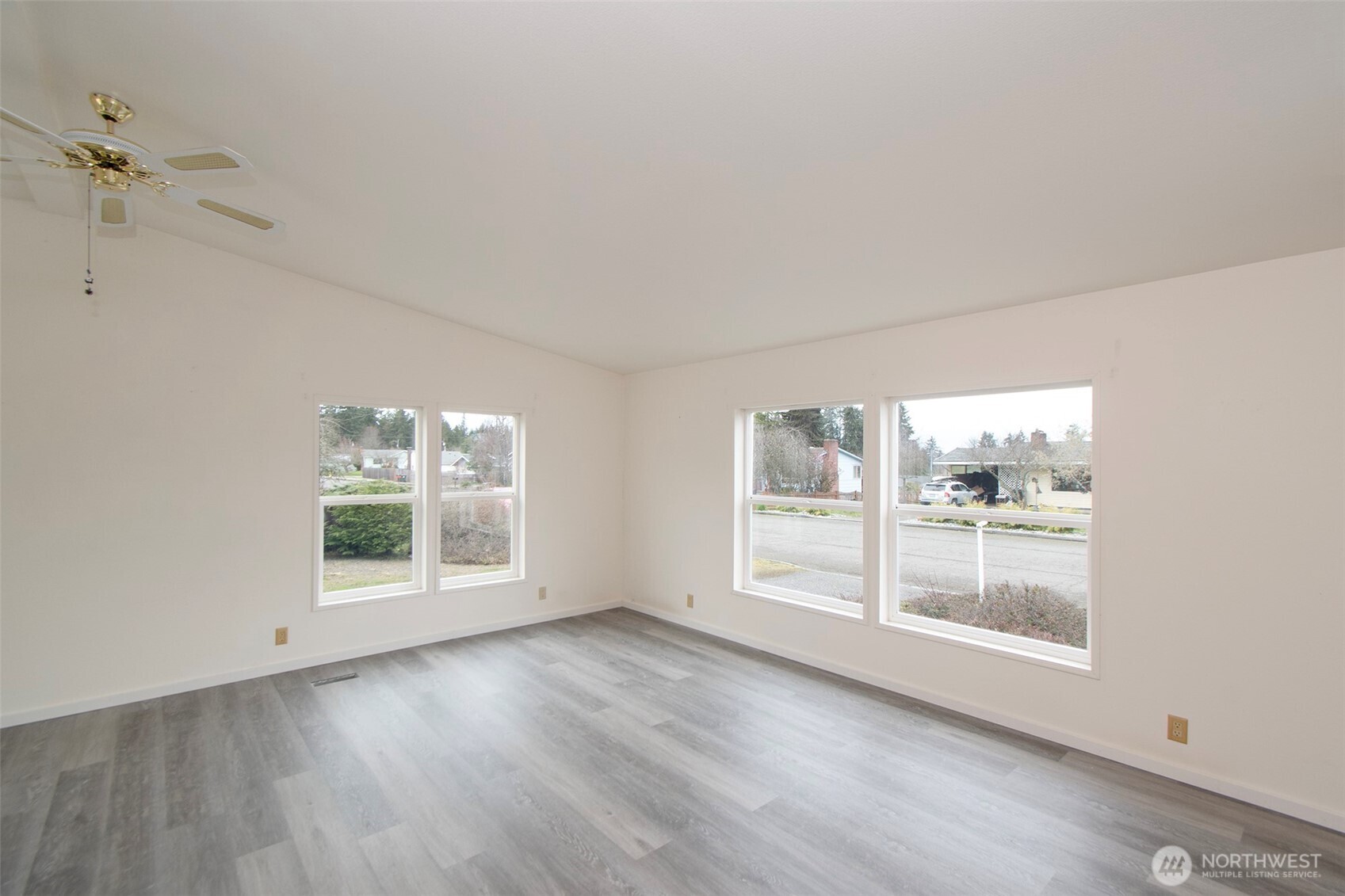204 W Park Ave Property Photo 4