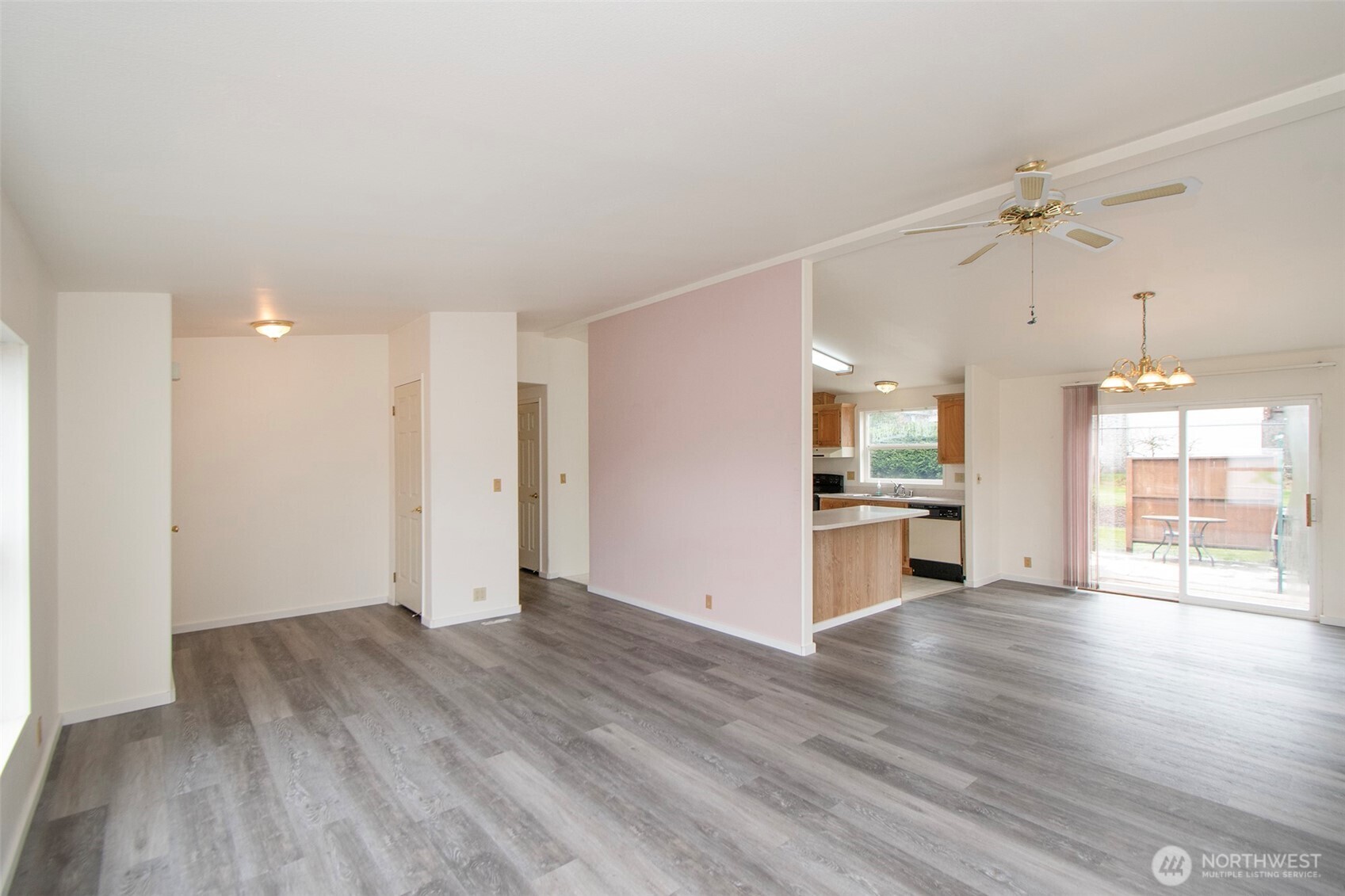 204 W Park Ave Property Photo 6