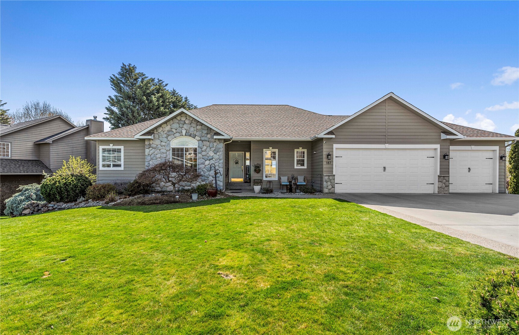 187 Red Fern Road Property Photo 1