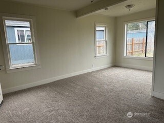 106 Nw Laurel Avenue Property Photo 2