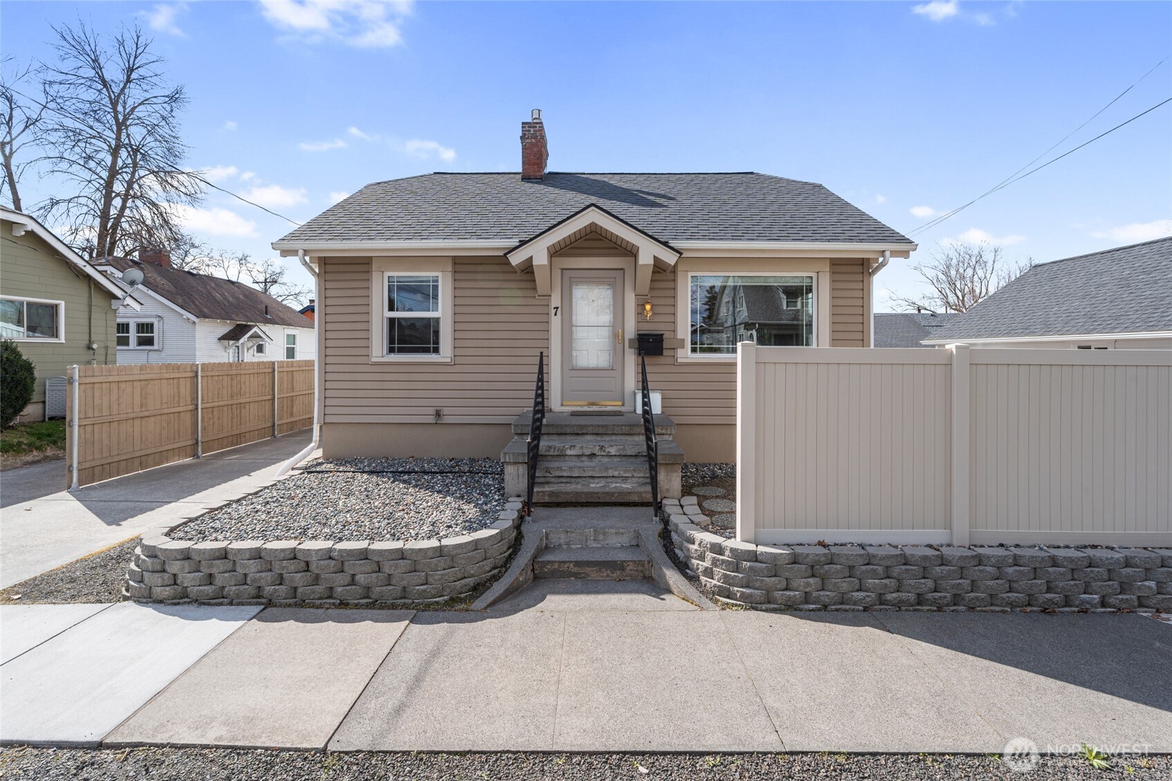 7 N Blue Street Property Photo