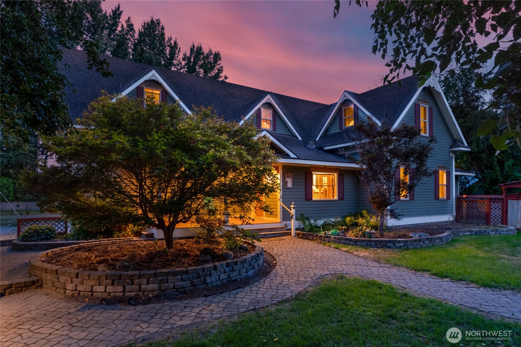 903 W King Ave Property Photo 1