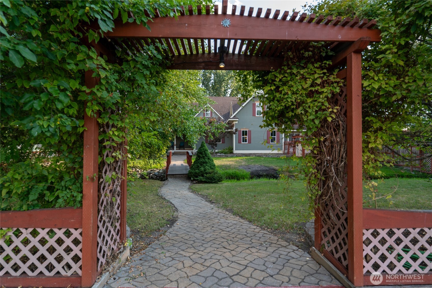 903 W King Ave Property Photo 6