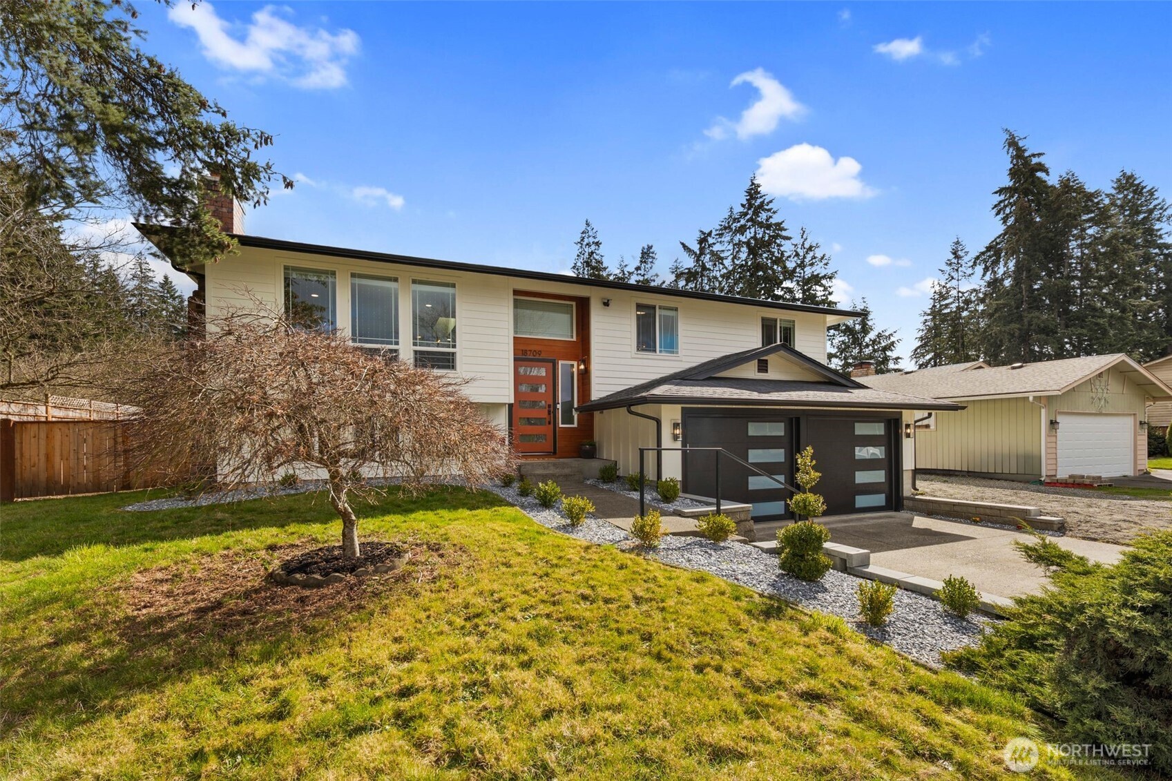 18709 2nd Avenue Property Photo