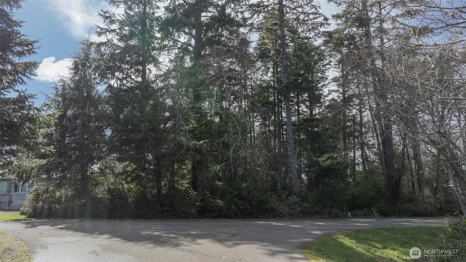 699 & 701 Chenois Avenue Property Photo 6